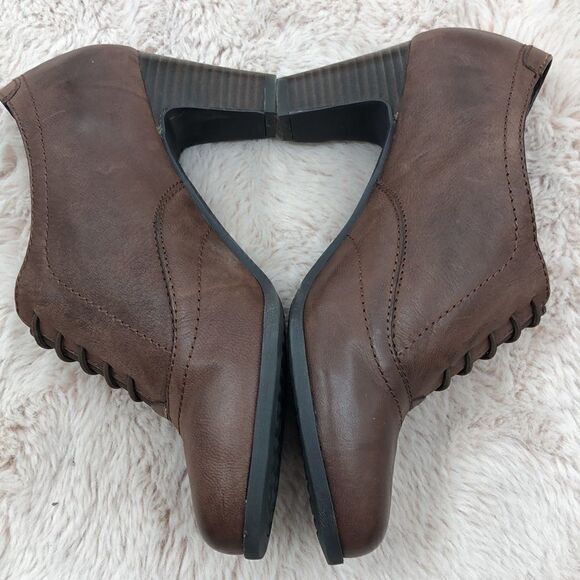 Michelle D brown upper leather elastic goring bootie - Picture 3 of 7